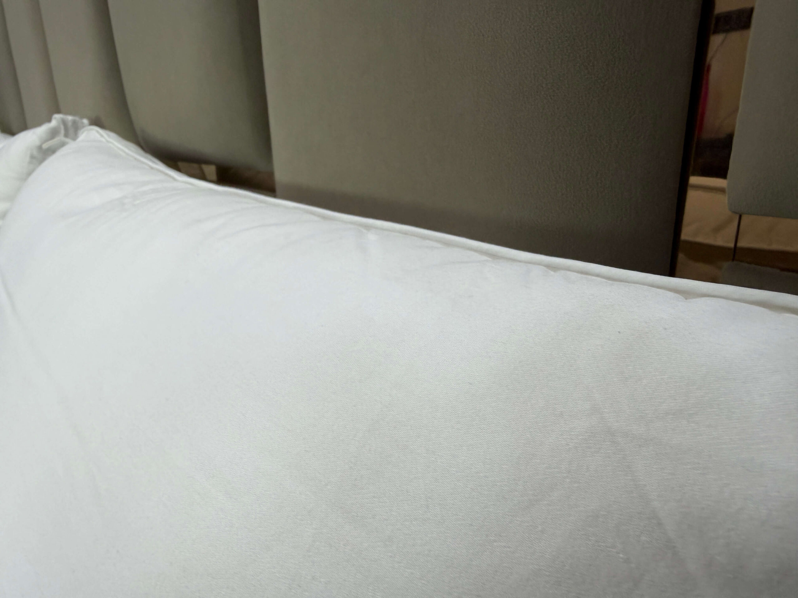 Soft Microfiber Filled Bed Pillows