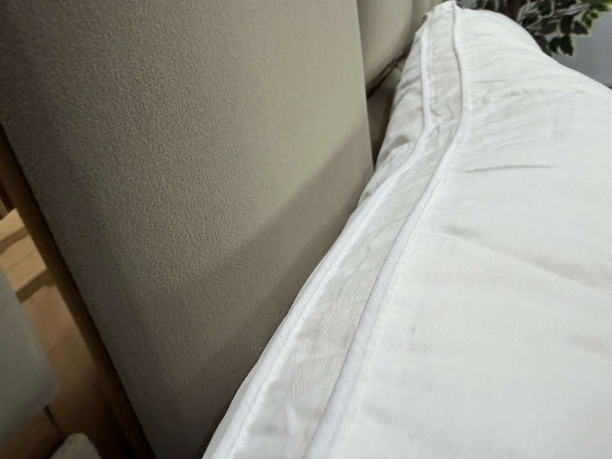 Soft Microfiber Filled Bed Pillows